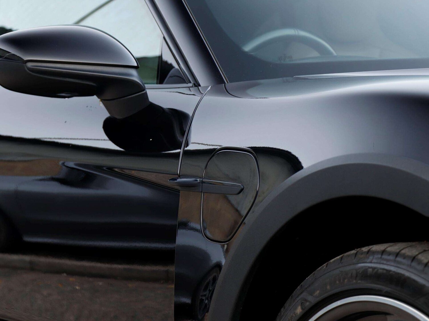 Used Porsche Taycan 2021 for sale - 77601350: Photo 30