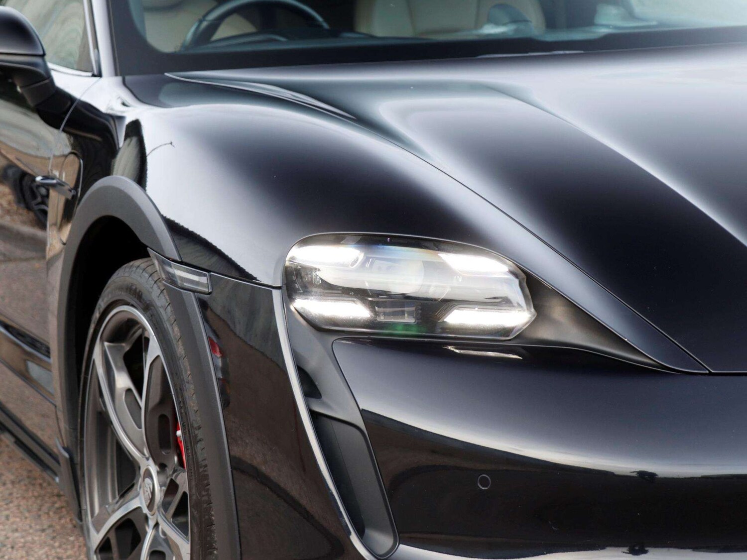 Used Porsche Taycan 2021 for sale - 77601350: Photo 31