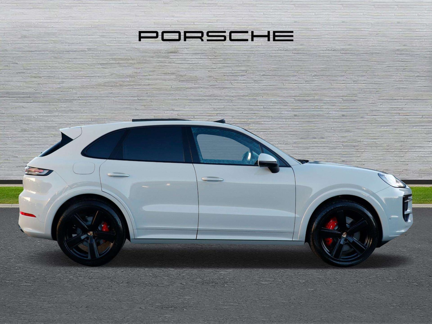 Used Porsche Cayenne 2026 for sale - 78209119: Photo 2