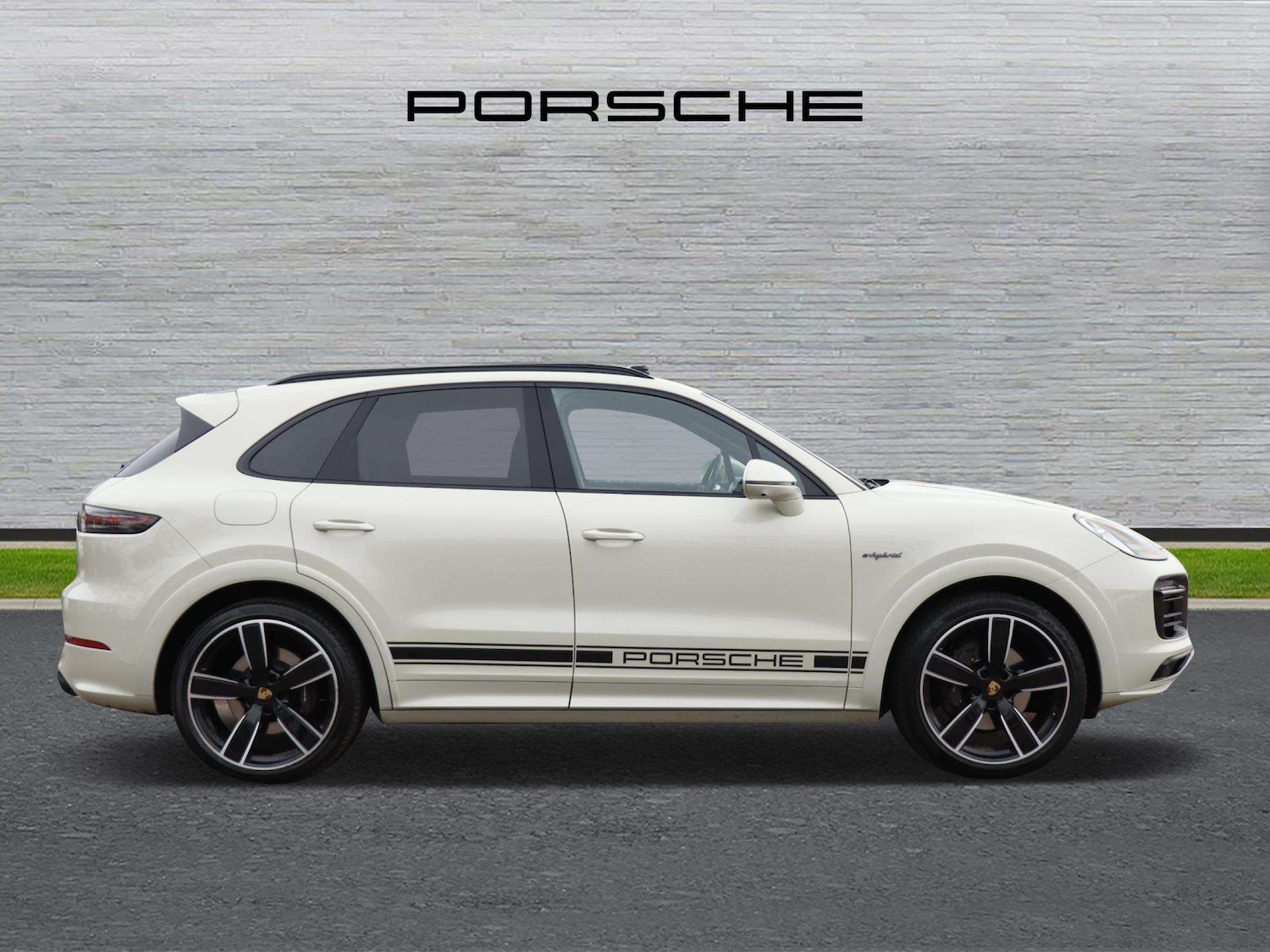 Used Porsche Cayenne 2022 for sale - 77348024: Photo 2