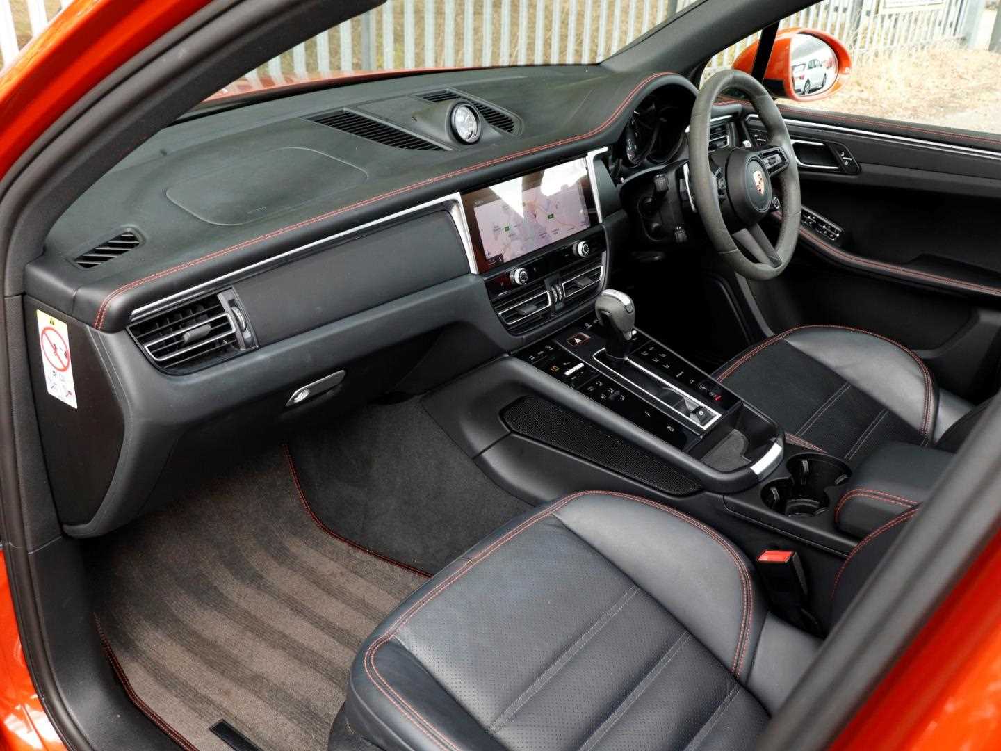 Used Porsche Macan 2023 for sale - 76594293: Photo 9