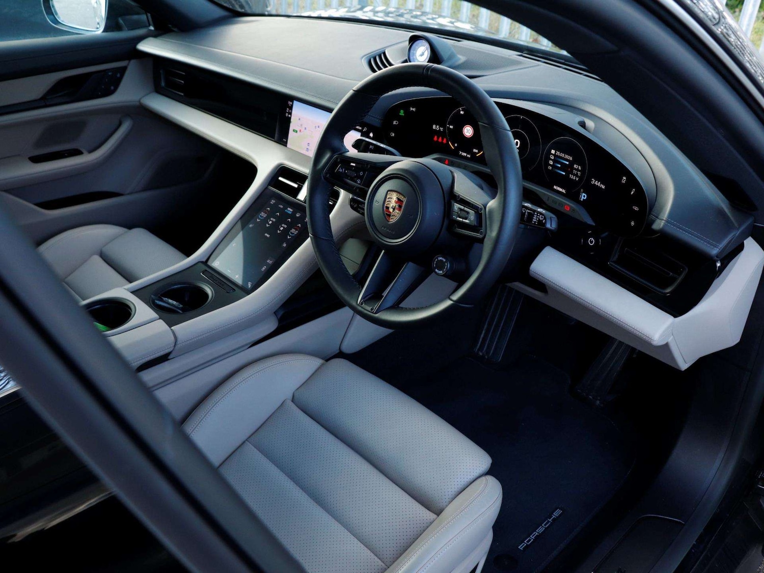 Used Porsche Taycan 2022 for sale - 78024235: Photo 11