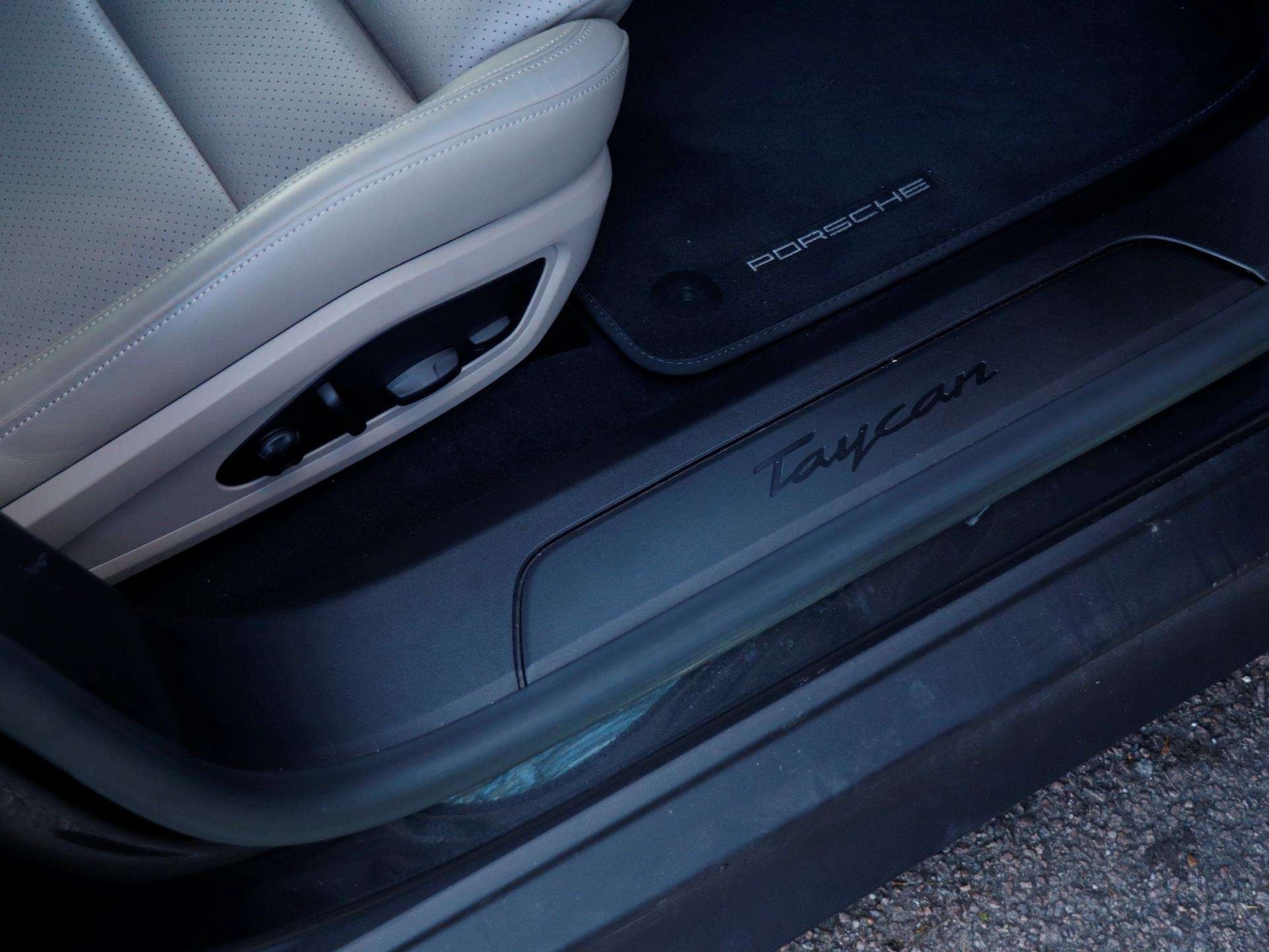 Used Porsche Taycan 2022 for sale - 78024235: Photo 27