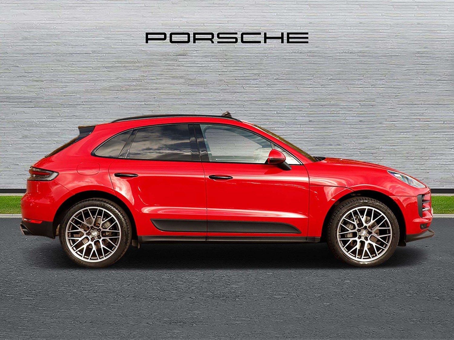 Used Porsche Macan 2020 for sale - 76902437: Photo 2