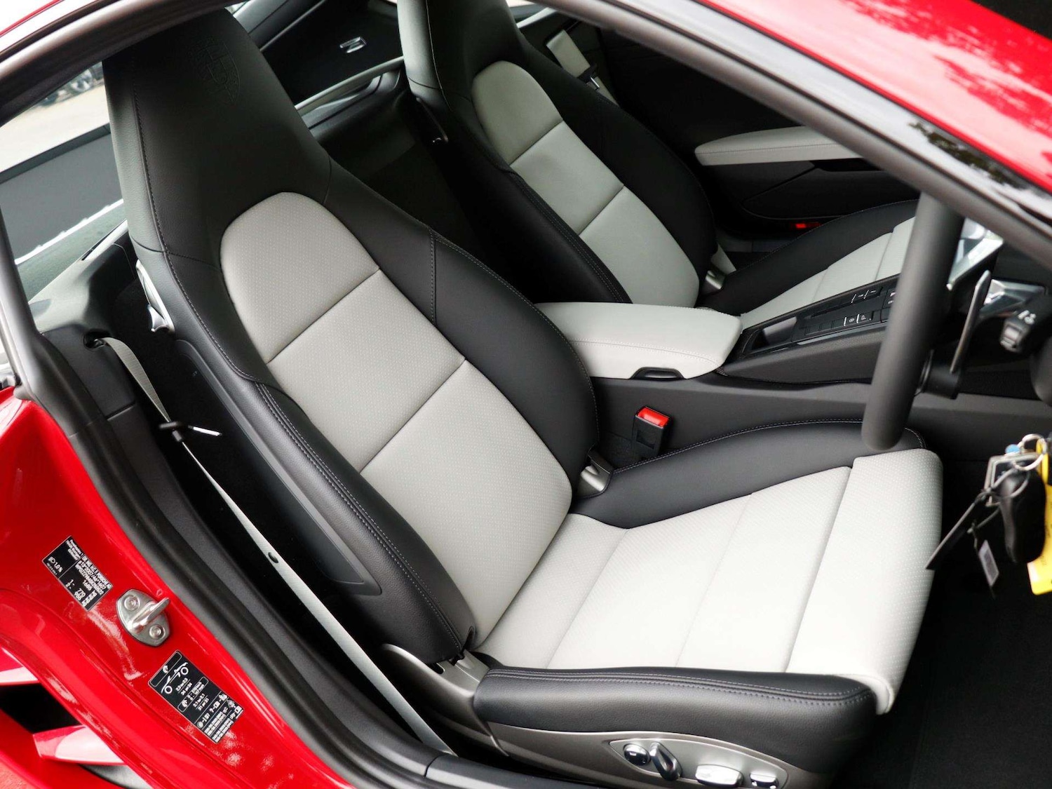 Used Porsche Cayman 2025 for sale - 76125761: Photo 26