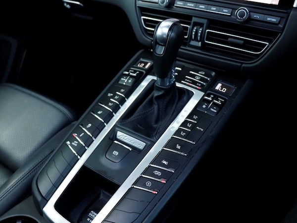 Used Porsche Macan 2021 for sale - 75555325: Photo 19