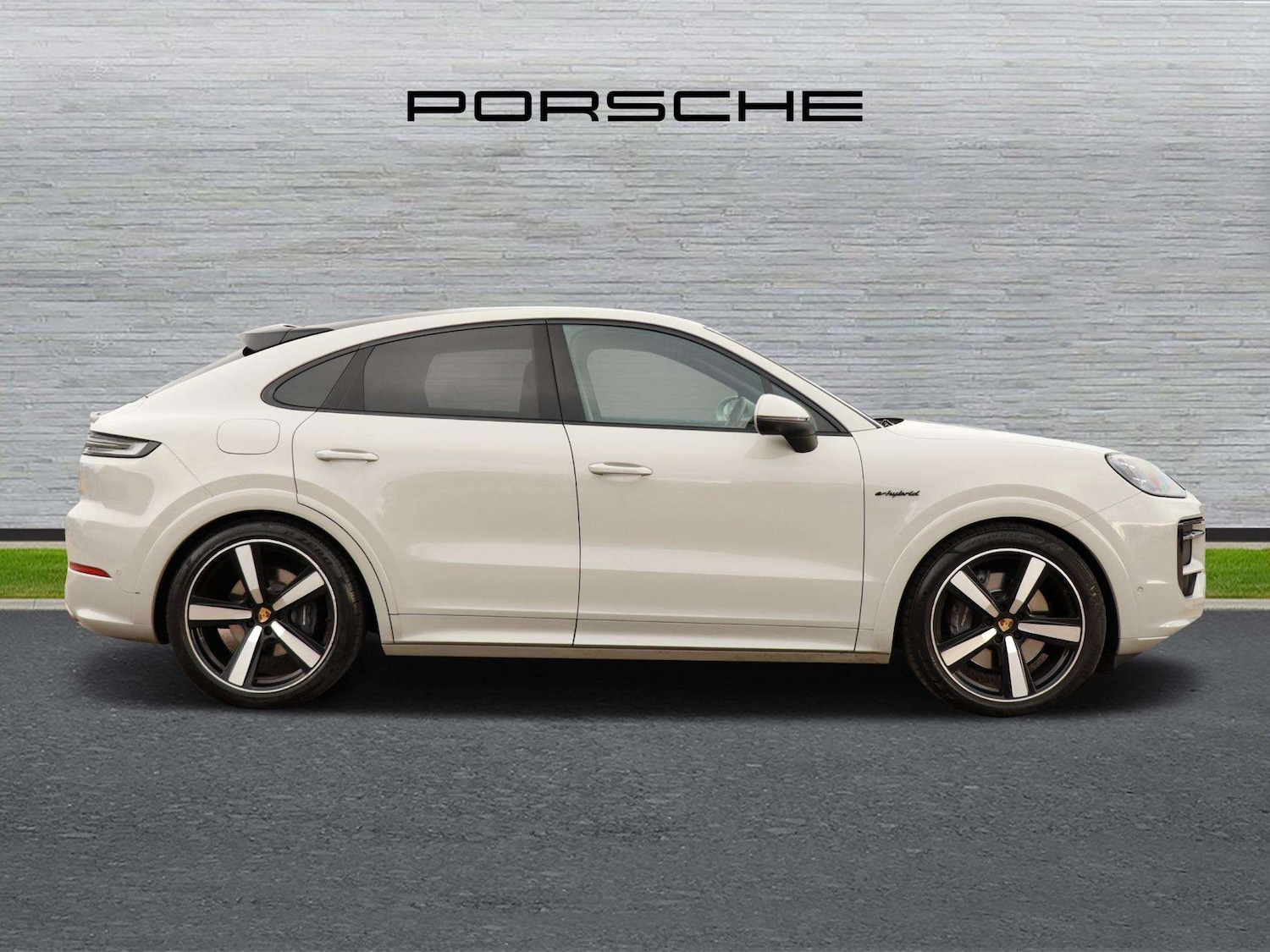 Used Porsche Cayenne 2023 for sale - 76156314: Photo 2