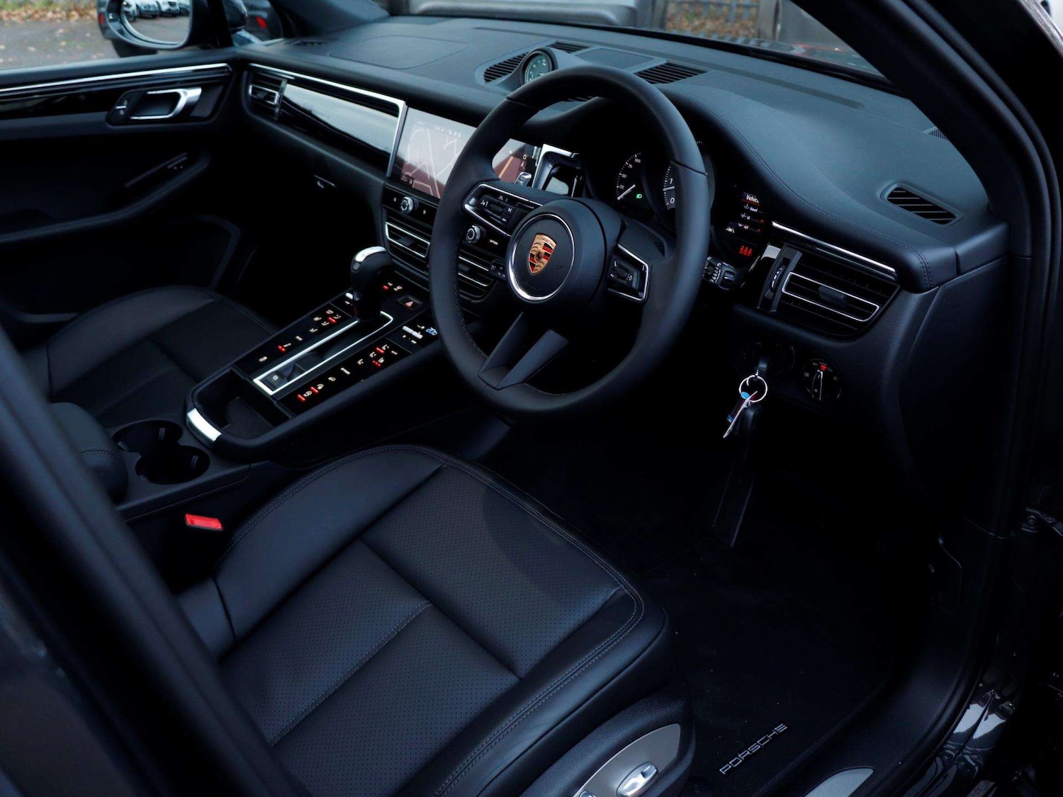 Used Porsche Macan 2025 for sale - 76889728: Photo 10