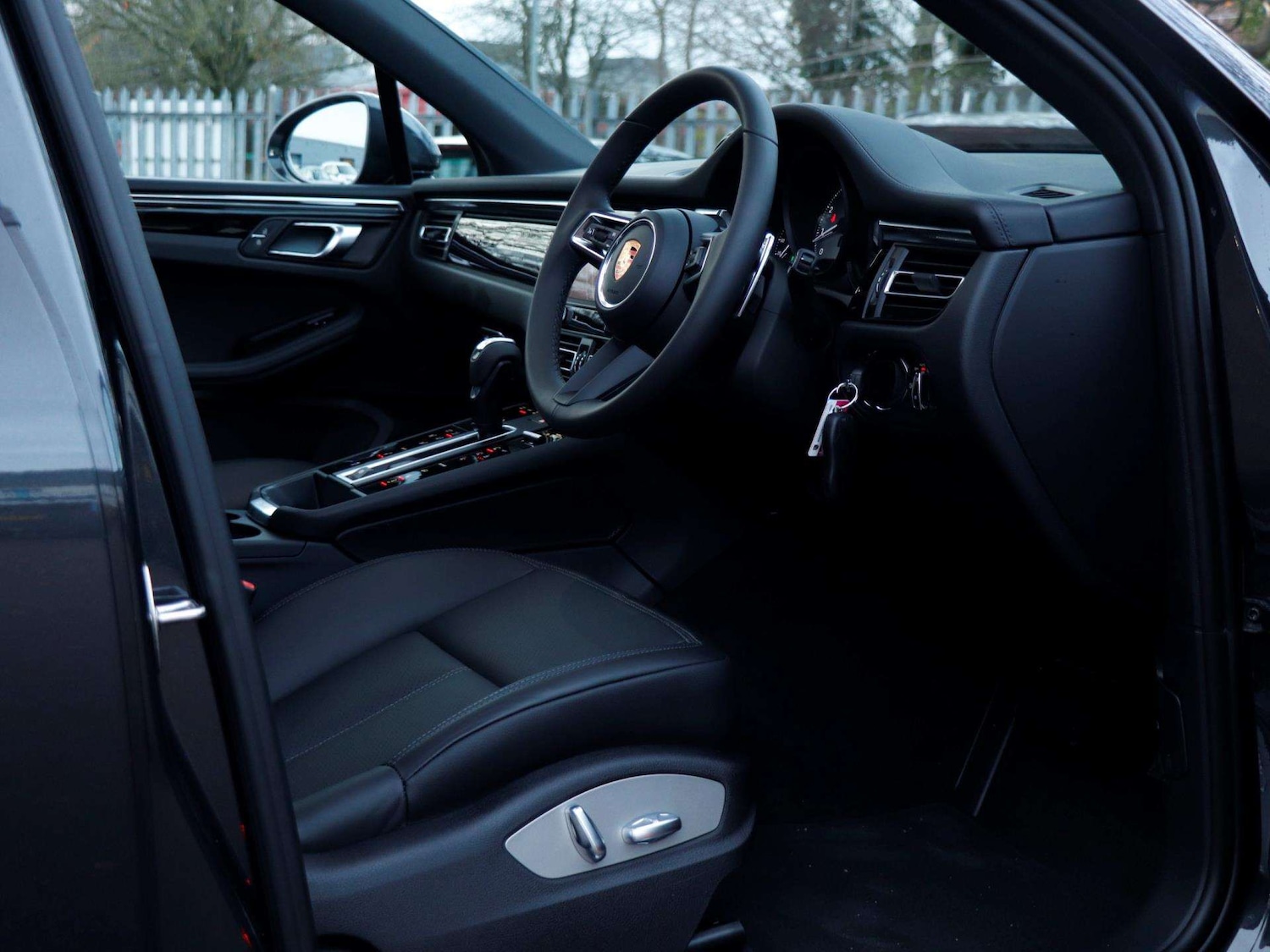 Used Porsche Macan 2025 for sale - 76889728: Photo 11