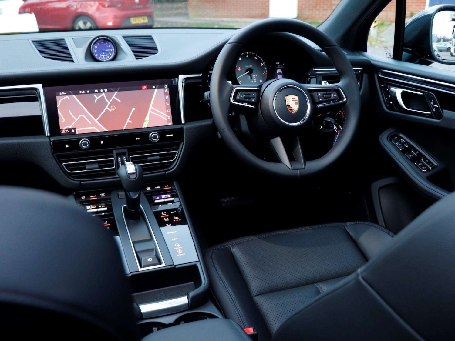 Used Porsche Macan 2025 for sale - 76889728: Photo 12