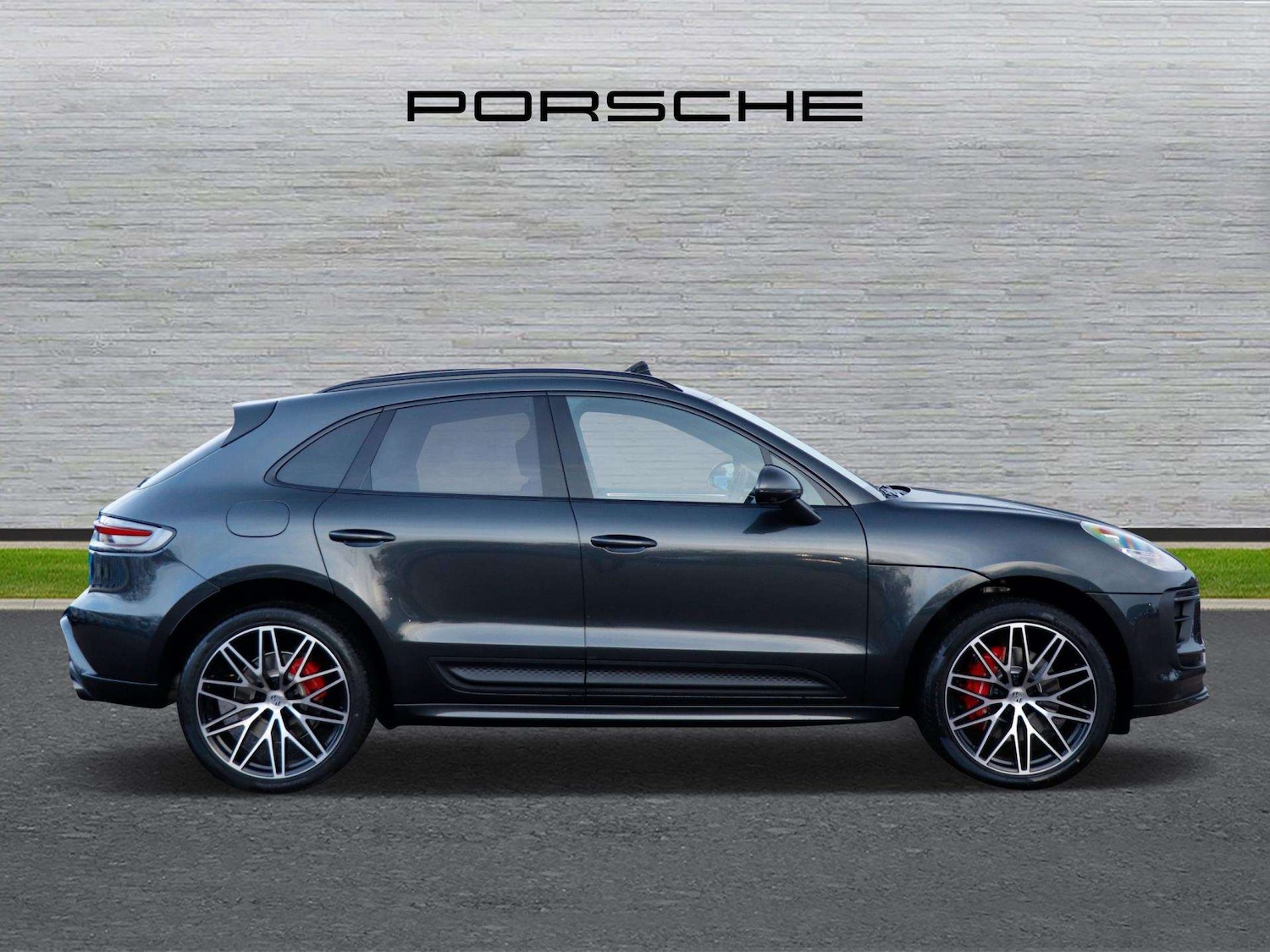 Used Porsche Macan 2025 for sale - 76889728: Photo 2