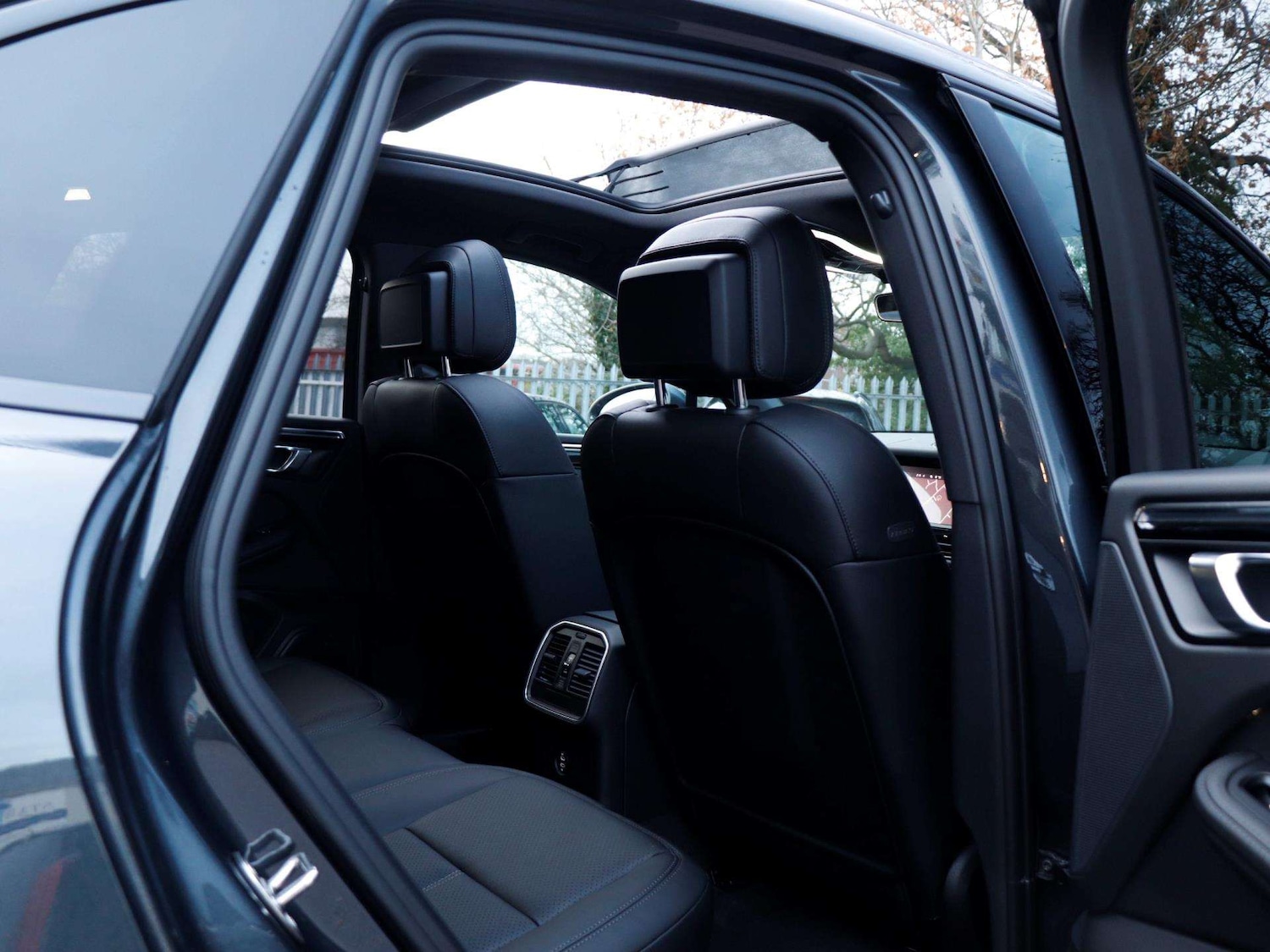 Used Porsche Macan 2025 for sale - 76889728: Photo 26