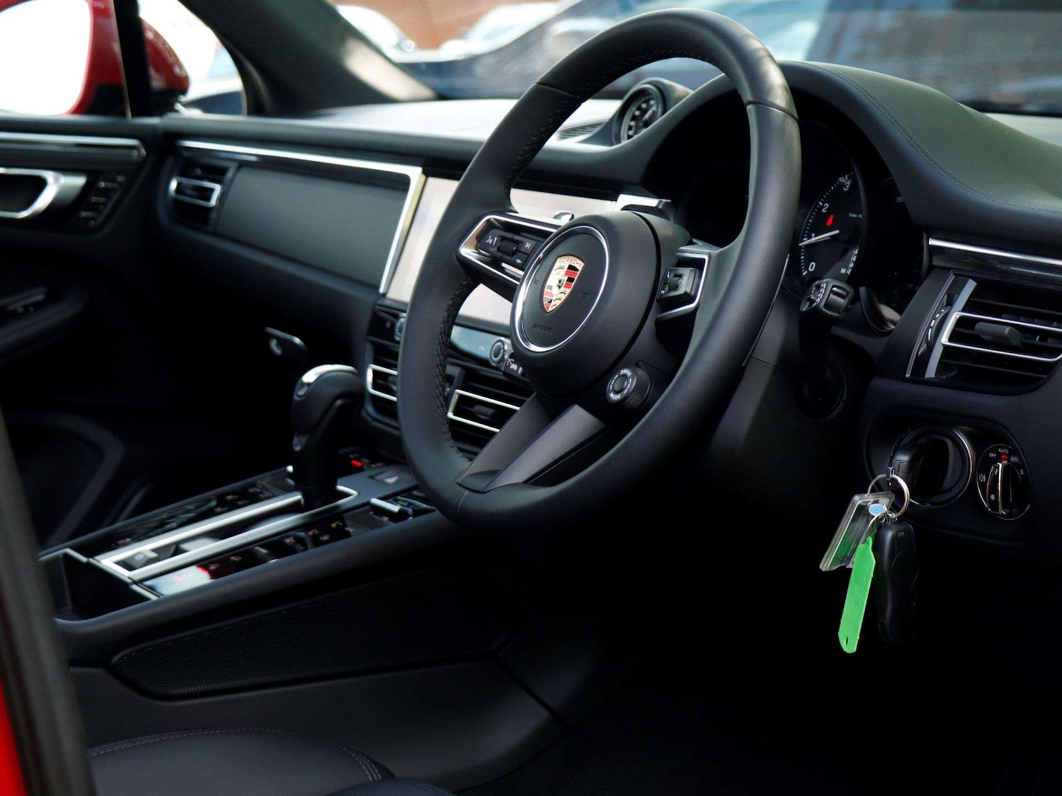 Used Porsche Macan 2025 for sale - 76125789: Photo 12
