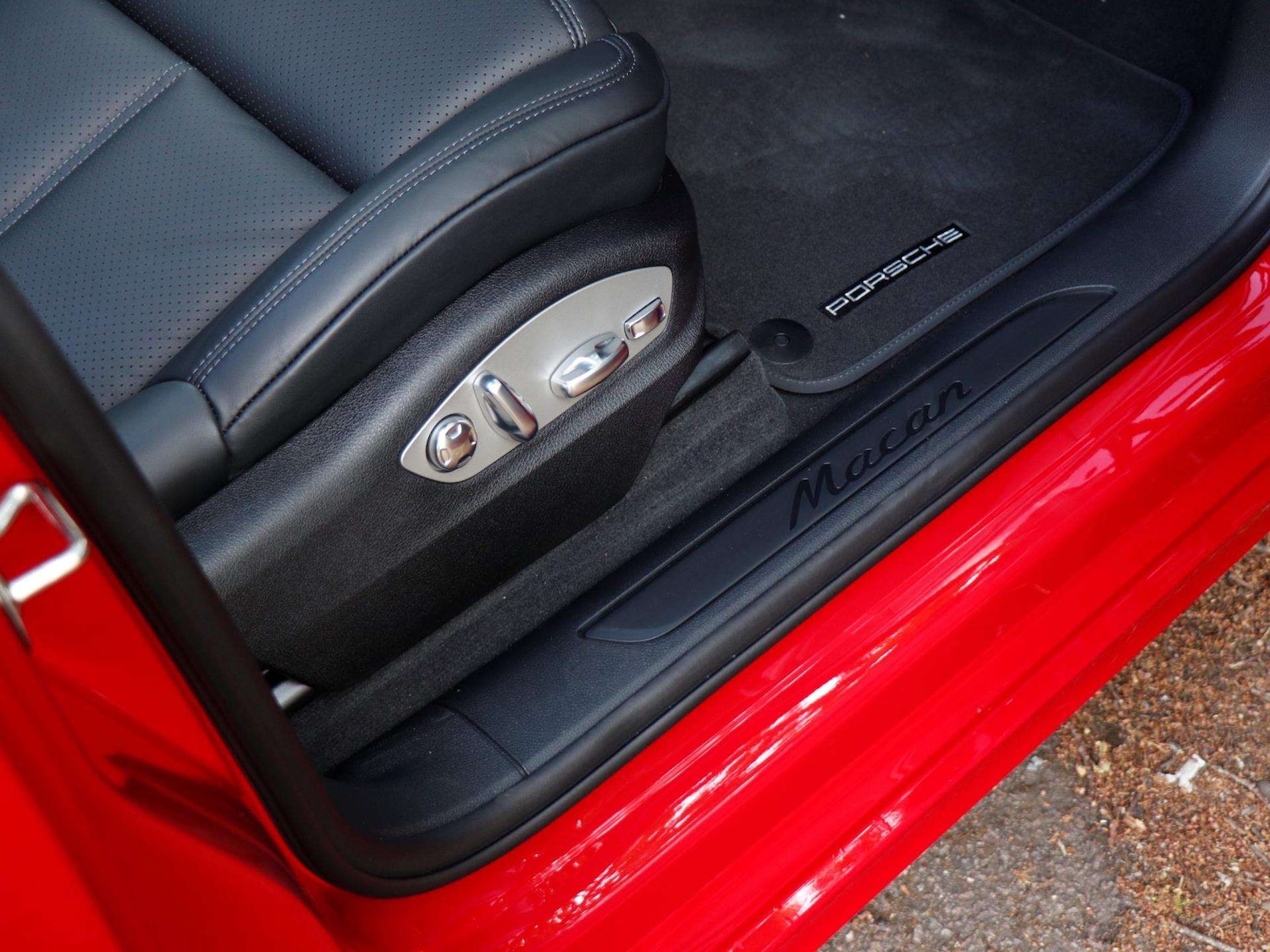 Used Porsche Macan 2025 for sale - 76125789: Photo 24