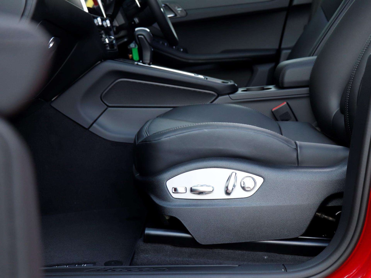 Used Porsche Macan 2025 for sale - 76125789: Photo 30