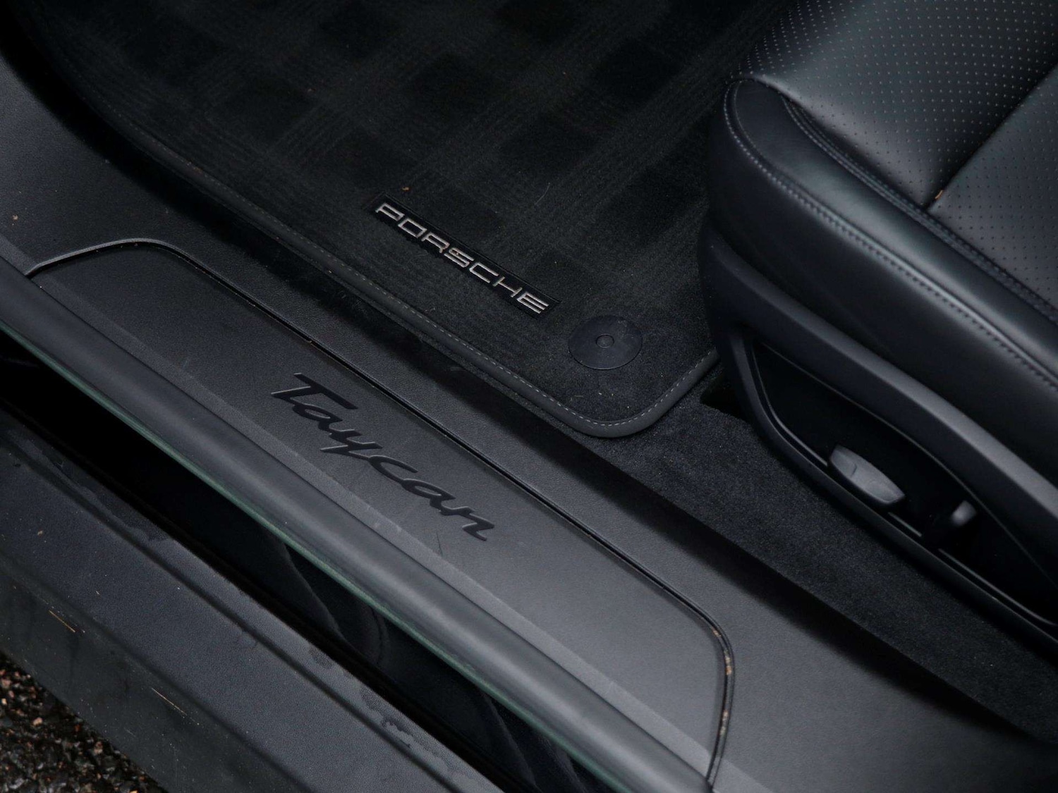 Used Porsche Taycan 2022 for sale - 77540675: Photo 25