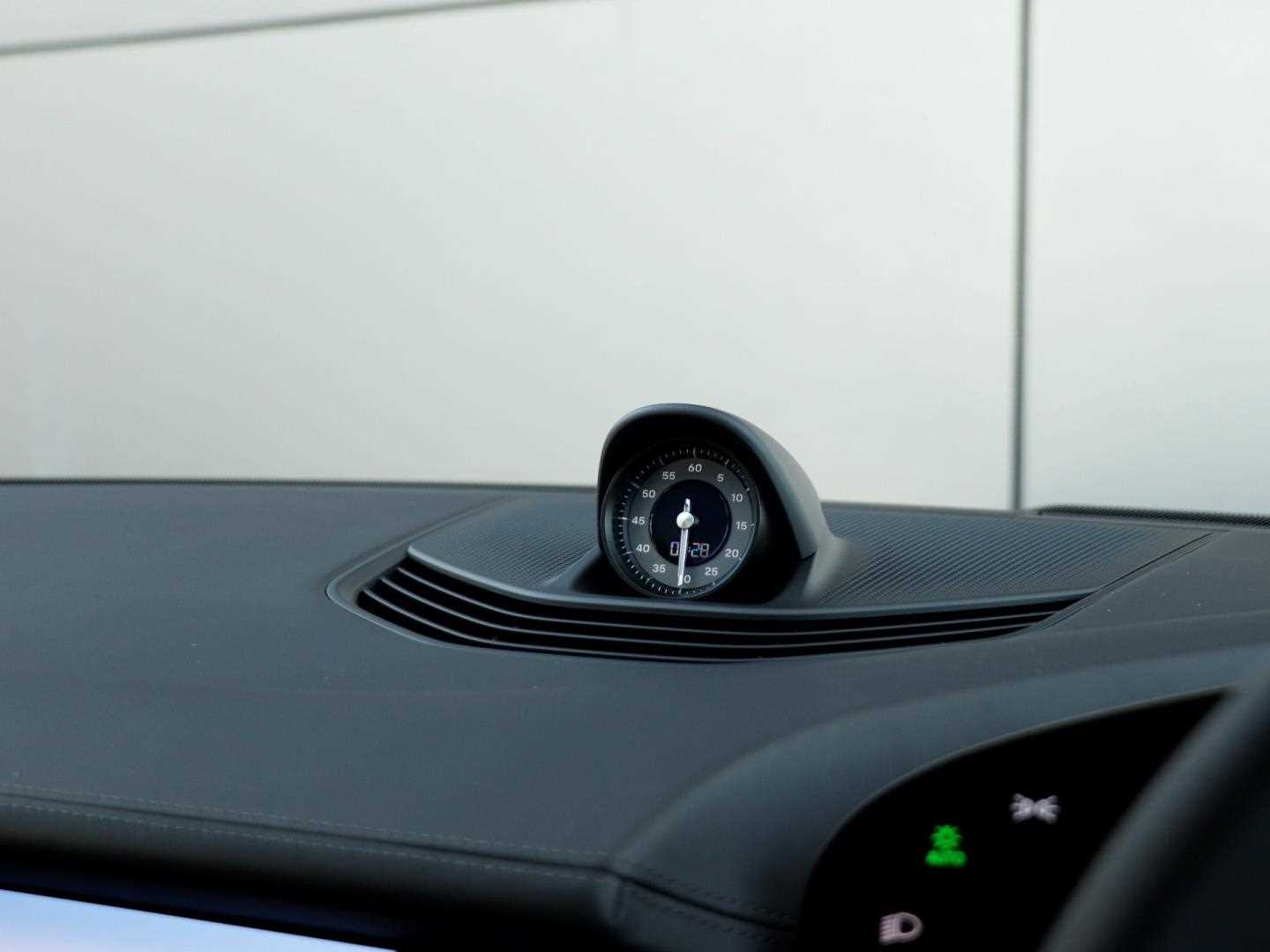 Used Porsche Taycan 2024 for sale - 75818504: Photo 16