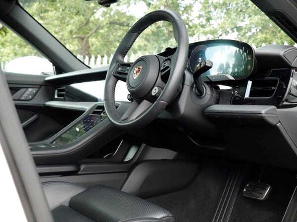 Used Porsche Taycan 2025 for sale - 75510689: Photo 11