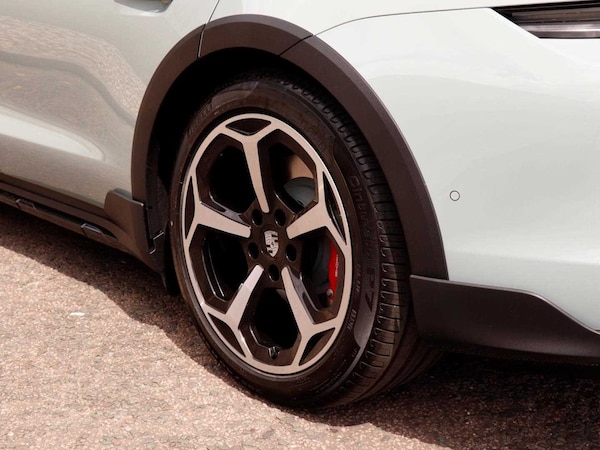 Used Porsche Taycan 2024 for sale - 73996377: Photo 31