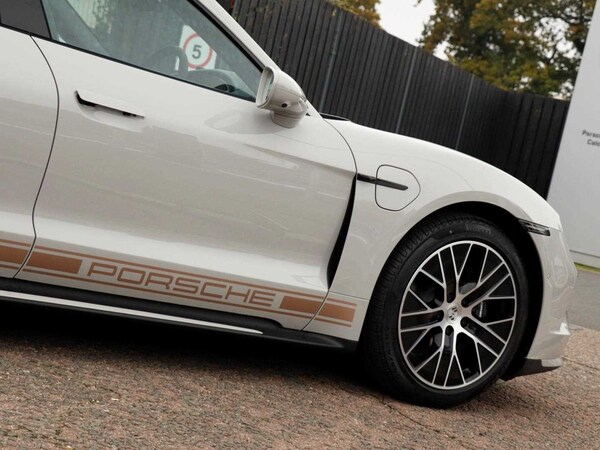 Used Porsche Taycan 2024 for sale - 73996360: Photo 30