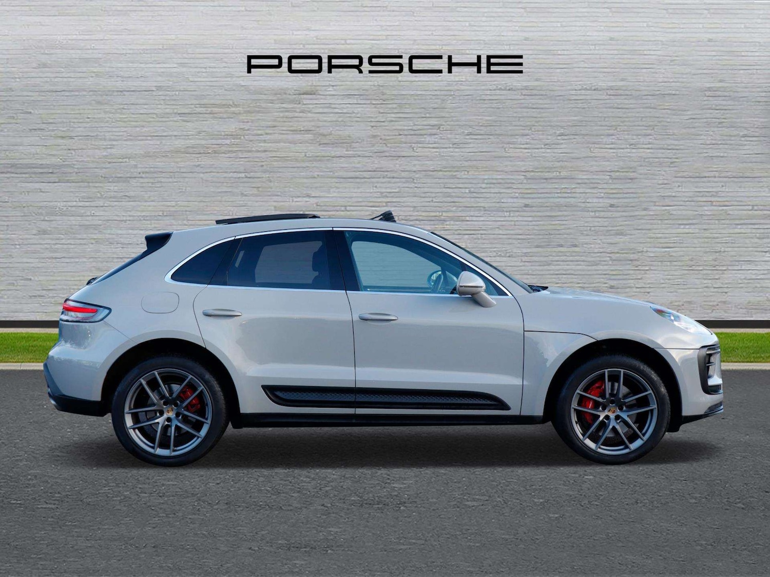 Used Porsche Macan 2021 for sale - 77032246: Photo 2