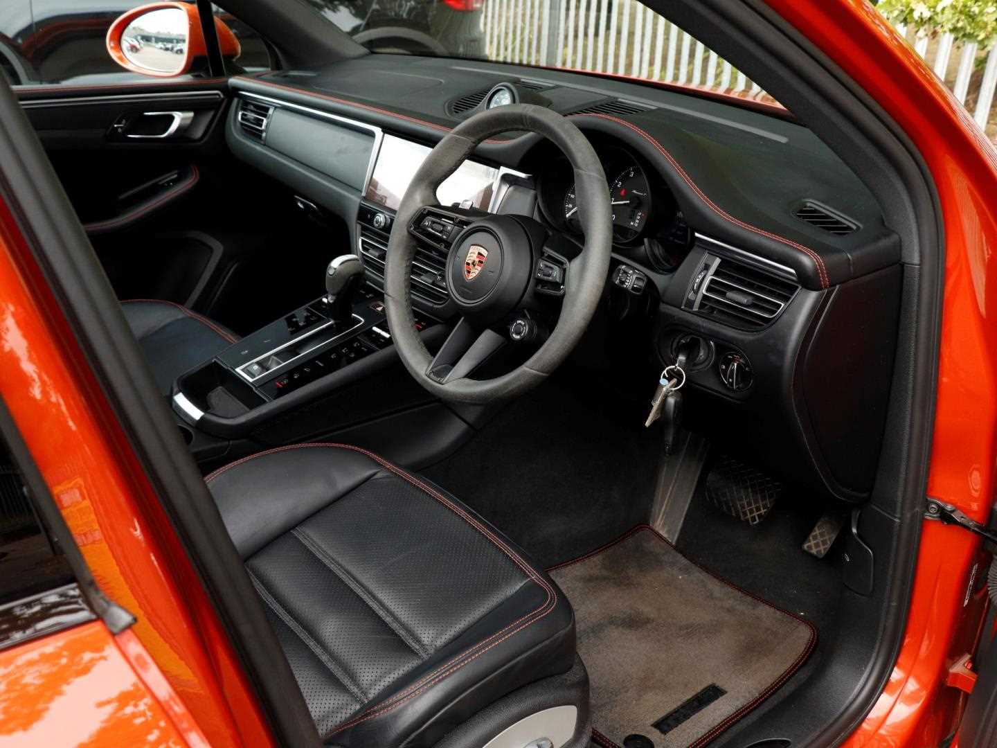 Used Porsche Macan 2023 for sale - 76575972: Photo 10