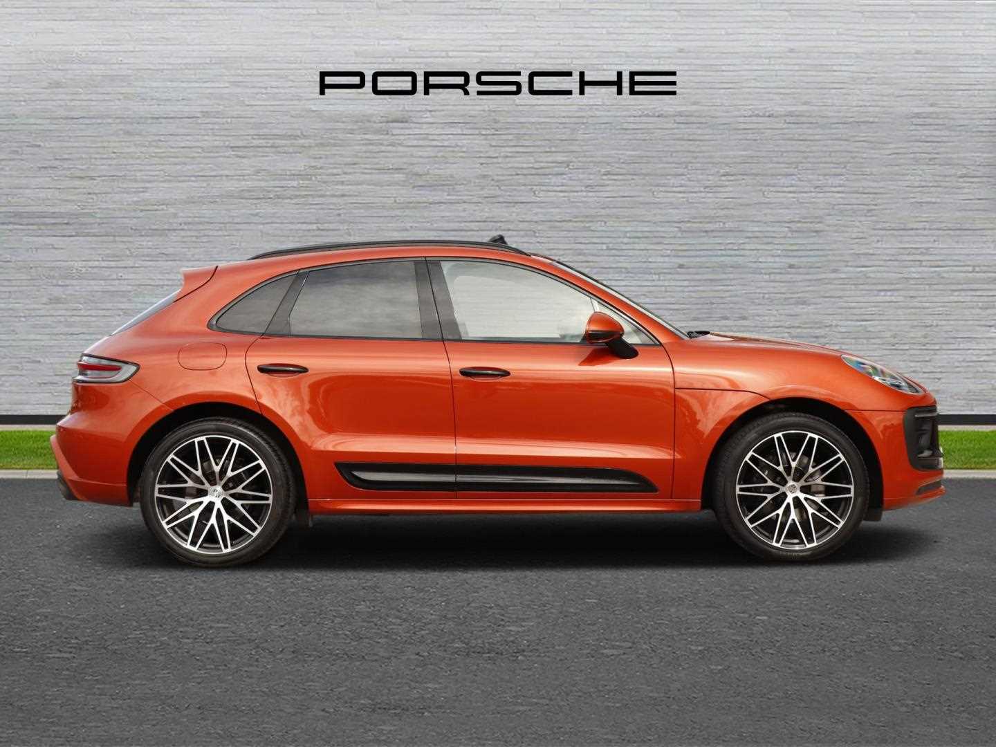 Used Porsche Macan 2023 for sale - 76575972: Photo 2