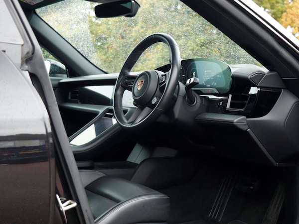 Used Porsche Taycan 2020 for sale - 76192033: Photo 11
