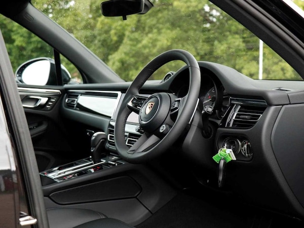 Used Porsche Macan 2025 for sale - 75555337: Photo 11