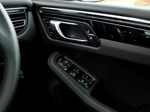 Used Porsche Macan 2025 for sale - 75555337: Photo 23