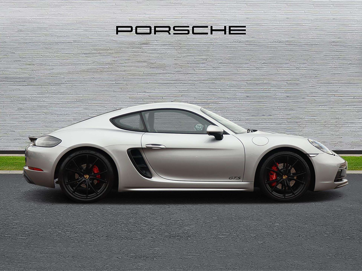 Used Porsche Cayman 2019 for sale - 76746133: Photo 2