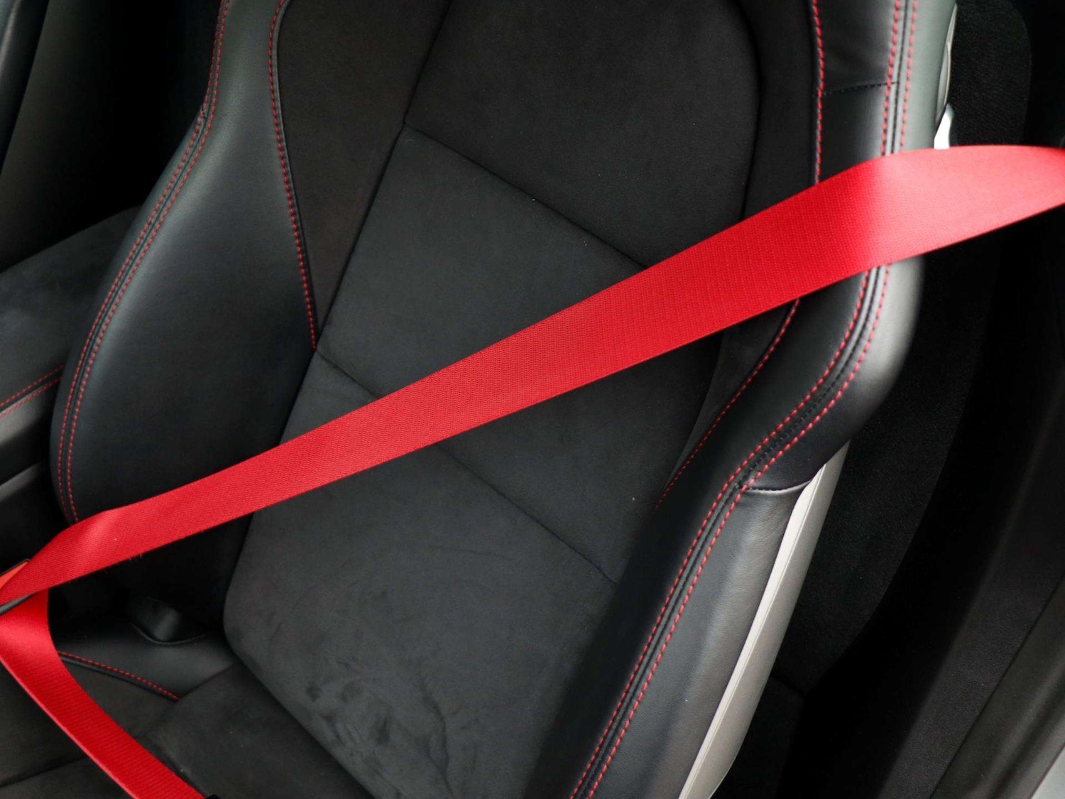 Used Porsche Cayman 2019 for sale - 76746133: Photo 28