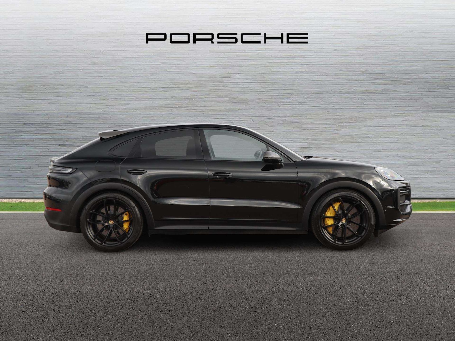 Used Porsche Cayenne 2024 for sale - 78104832: Photo 2