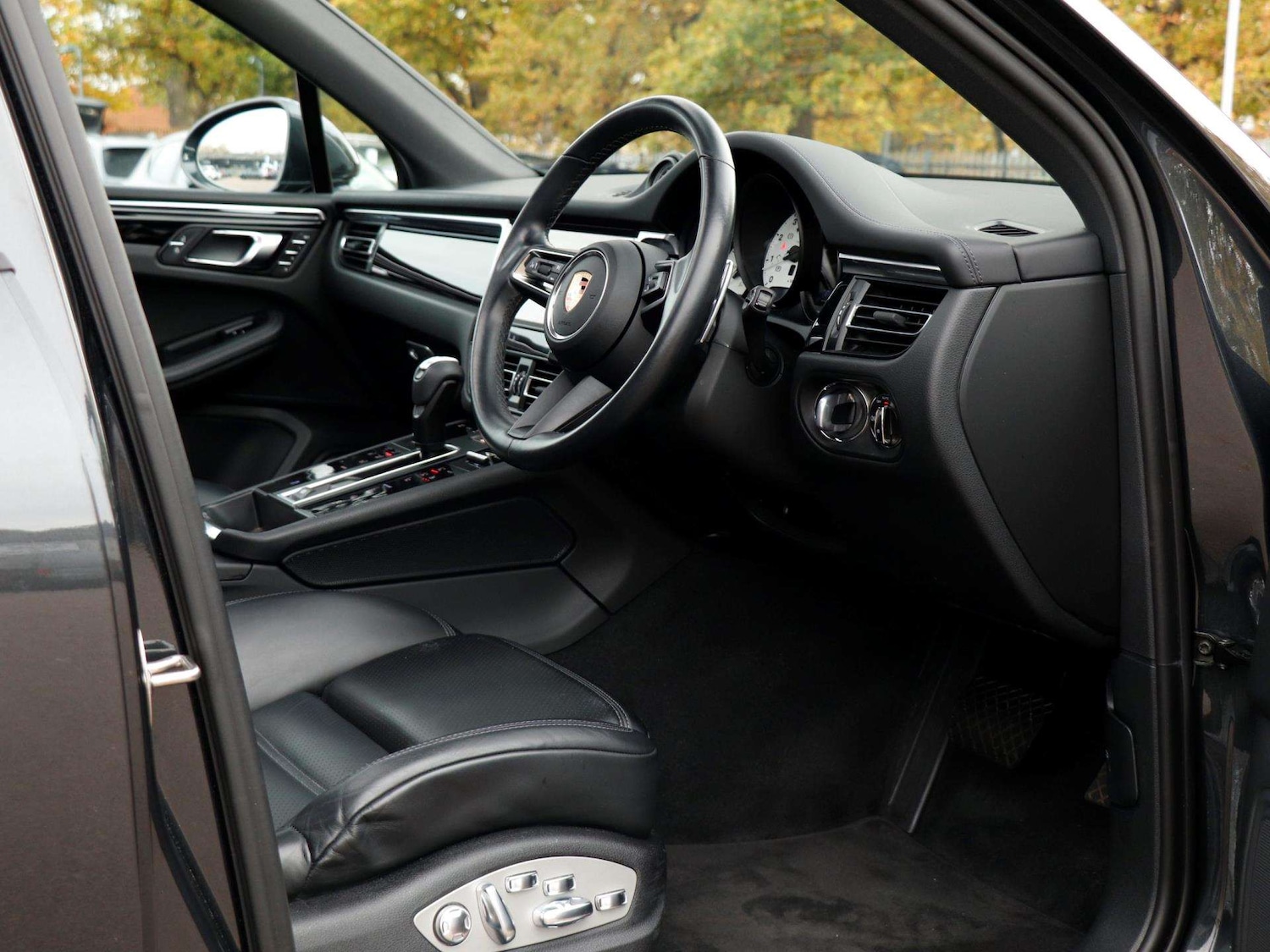 Used Porsche Macan 2023 for sale - 76421213: Photo 10