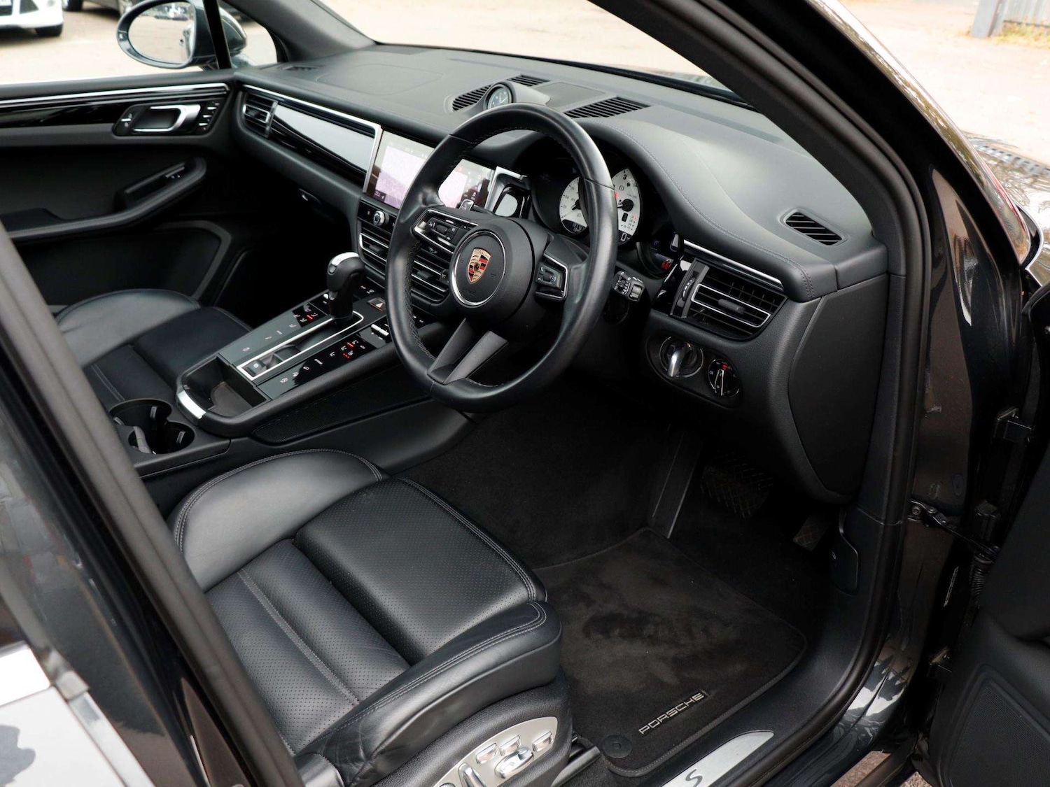 Used Porsche Macan 2023 for sale - 76421213: Photo 11