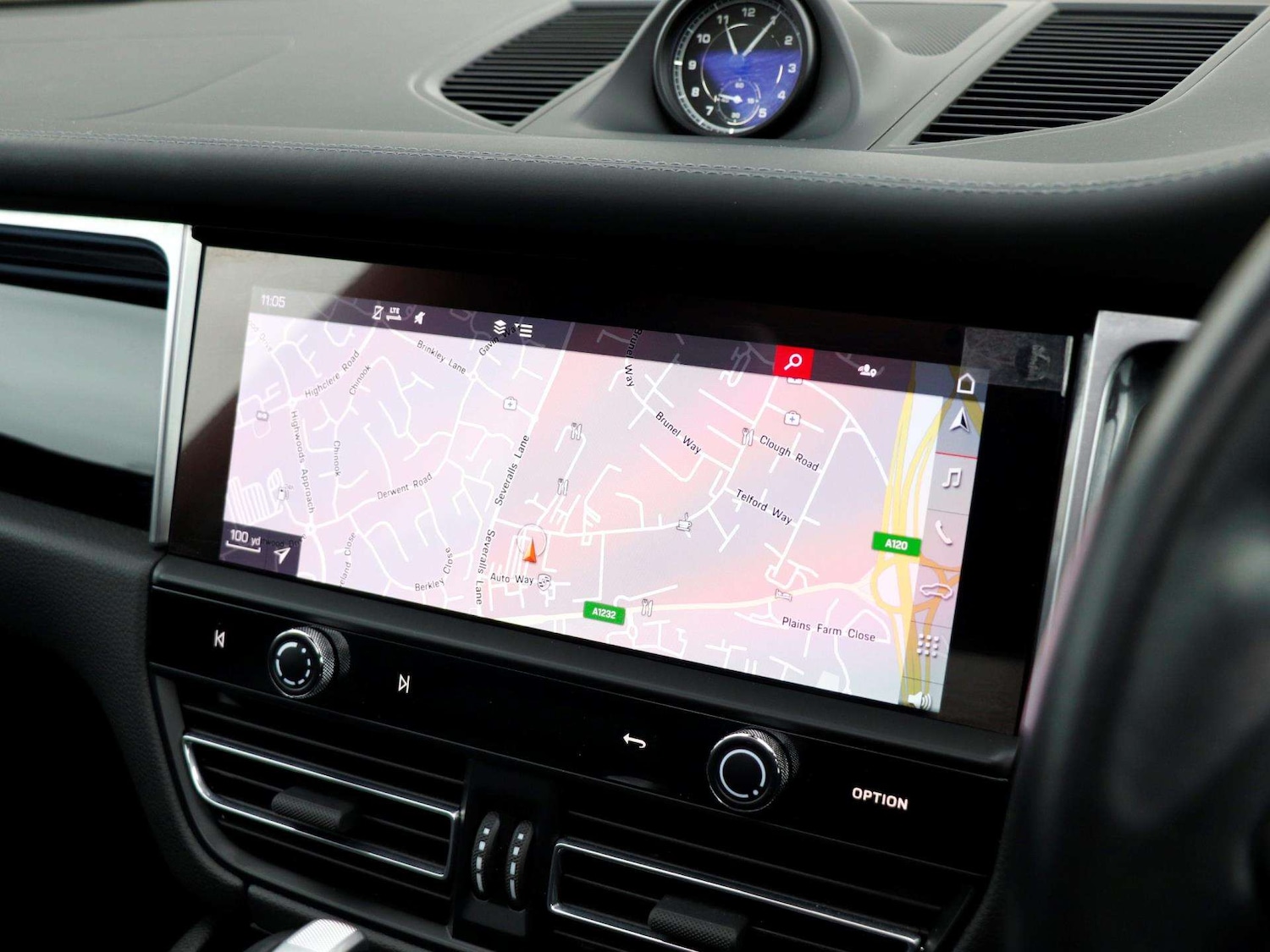 Used Porsche Macan 2023 for sale - 76421213: Photo 15