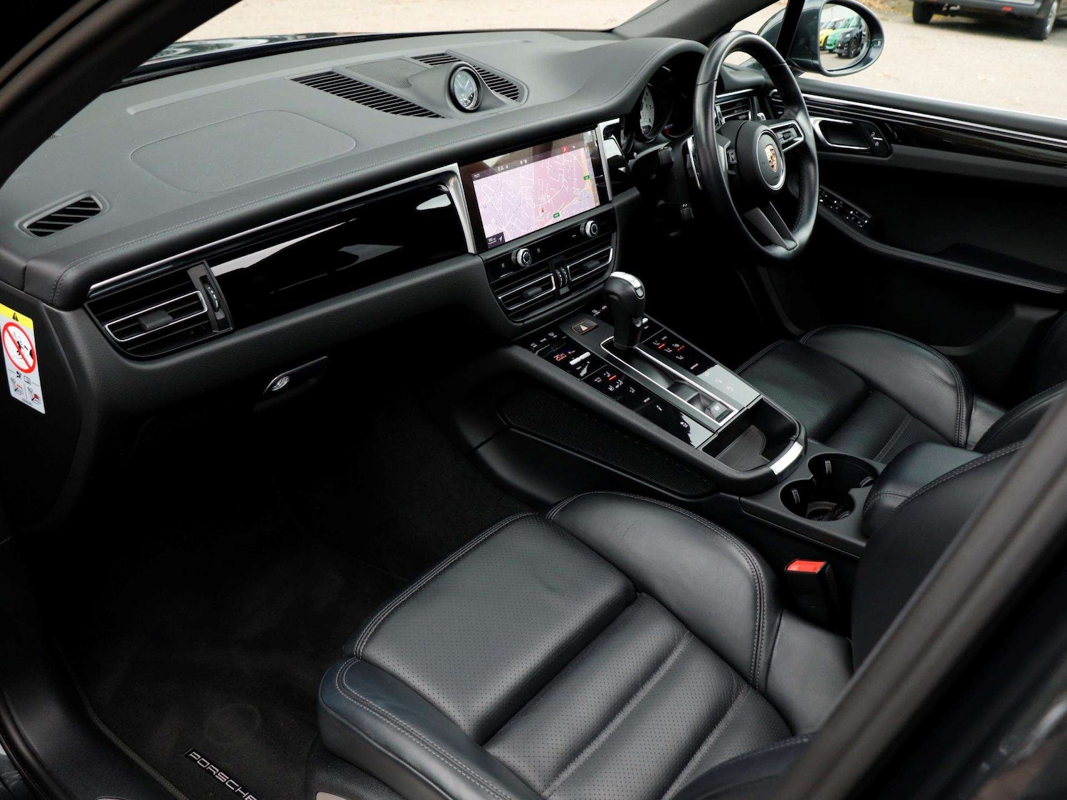 Used Porsche Macan 2023 for sale - 76421213: Photo 9