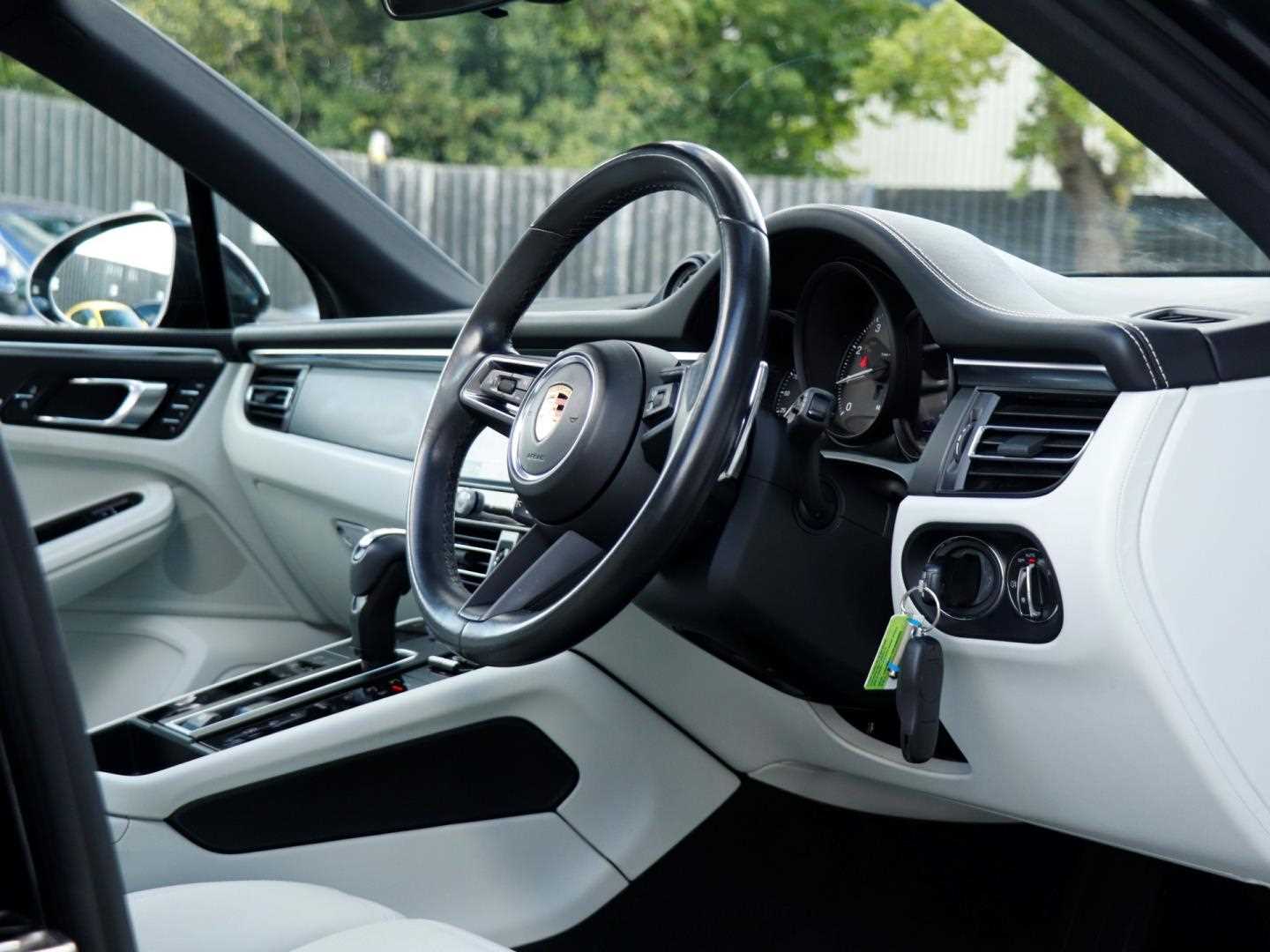 Used Porsche Macan 2022 for sale - 76624687: Photo 11