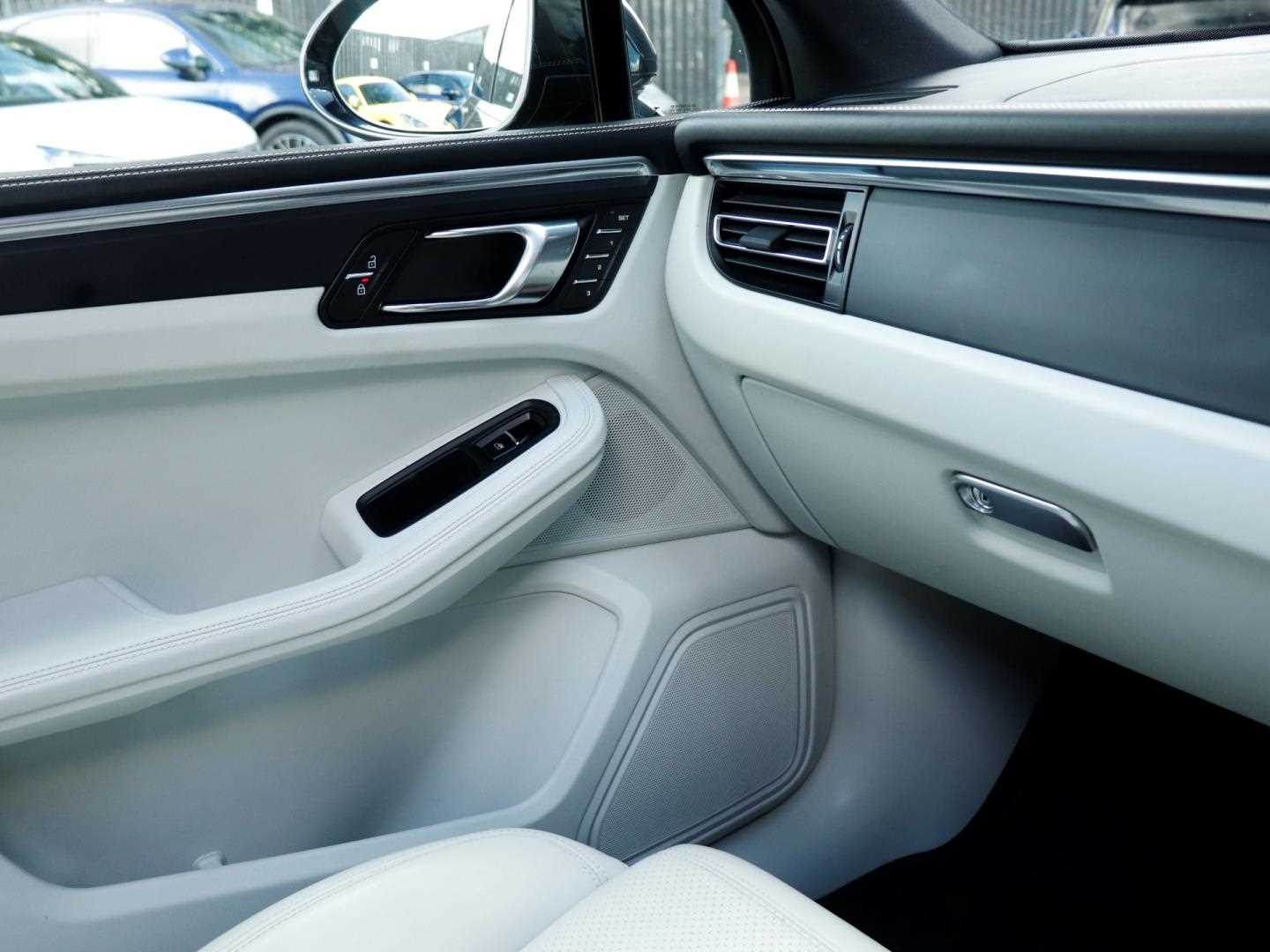 Used Porsche Macan 2022 for sale - 76624687: Photo 21