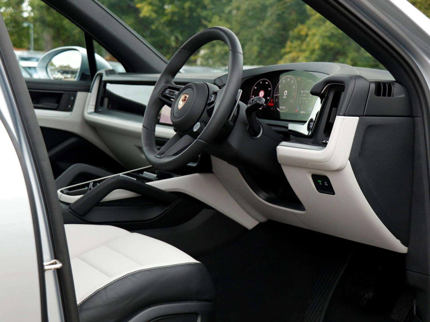 Used Porsche Cayenne 2025 for sale - 76004343: Photo 11