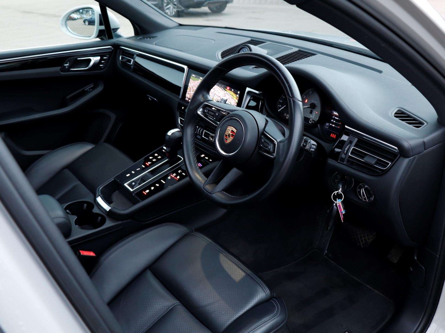 Used Porsche Macan 2023 for sale - 77000139: Photo 10