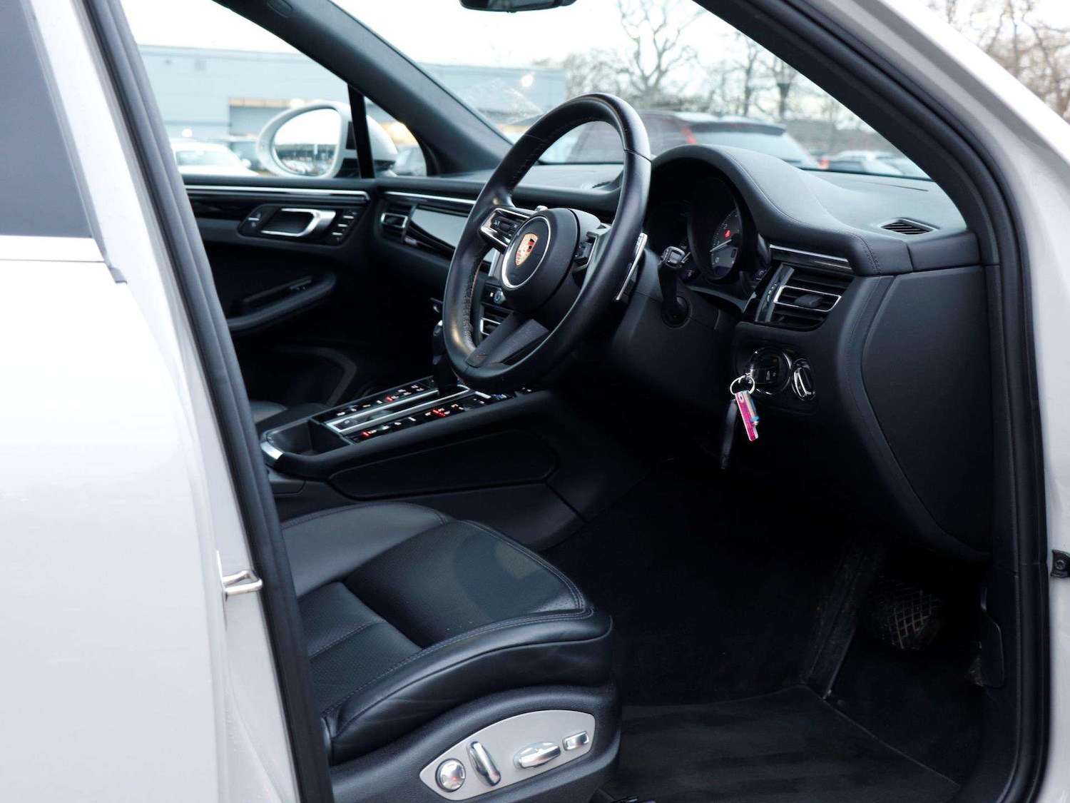 Used Porsche Macan 2023 for sale - 77000139: Photo 12