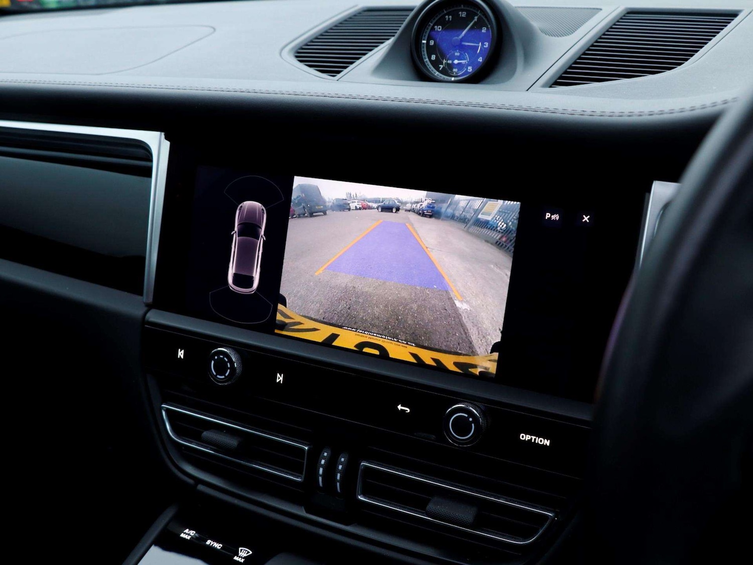 Used Porsche Macan 2023 for sale - 77000139: Photo 16