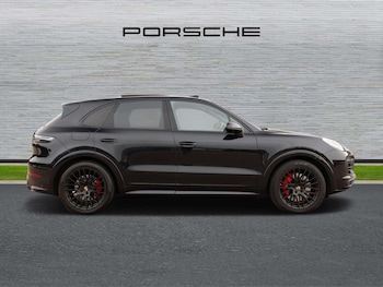 Used Porsche Cayenne 2020 for sale - 76156262: Photo 2