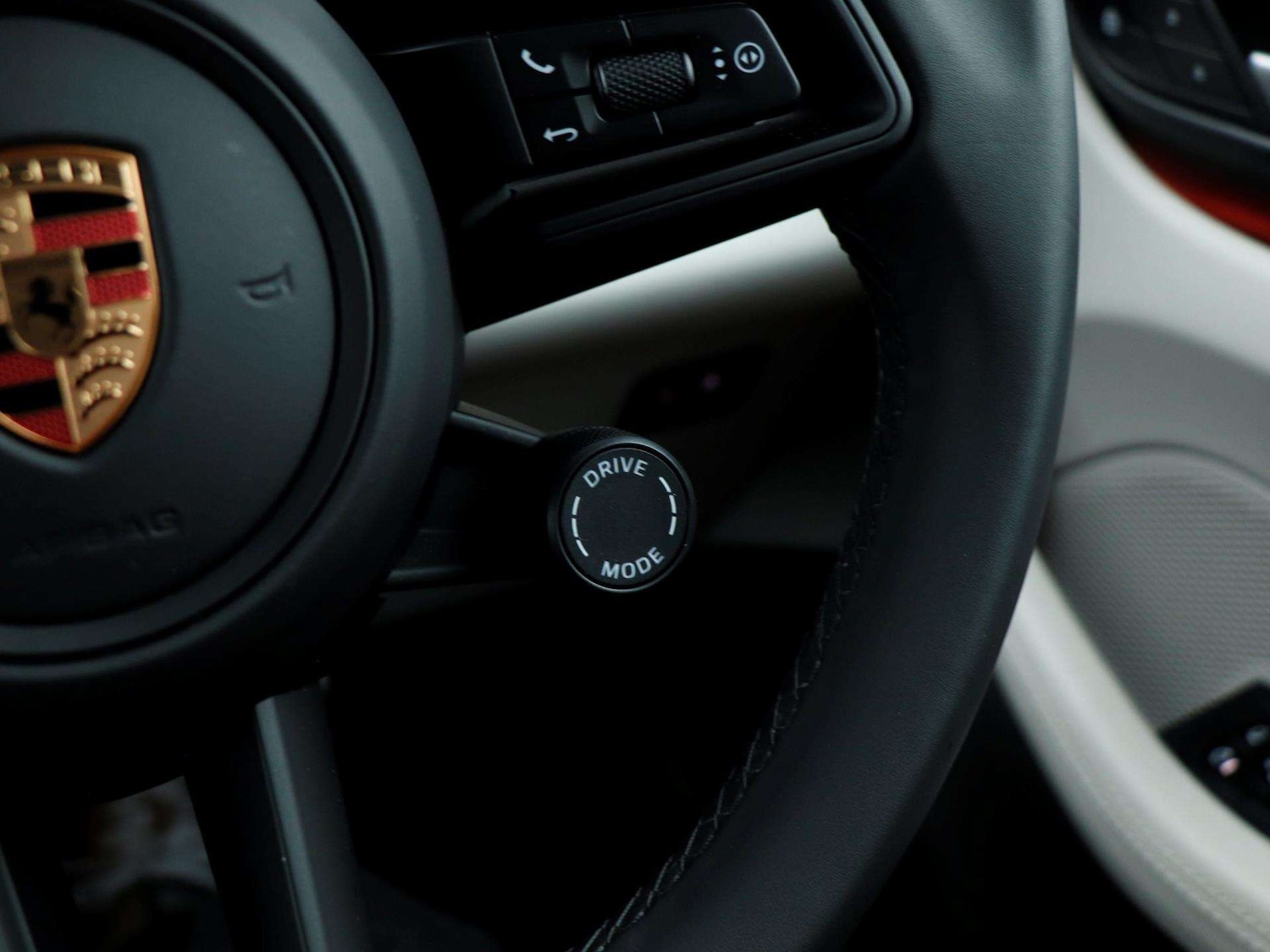 Used Porsche Macan 2025 for sale - 77308361: Photo 19