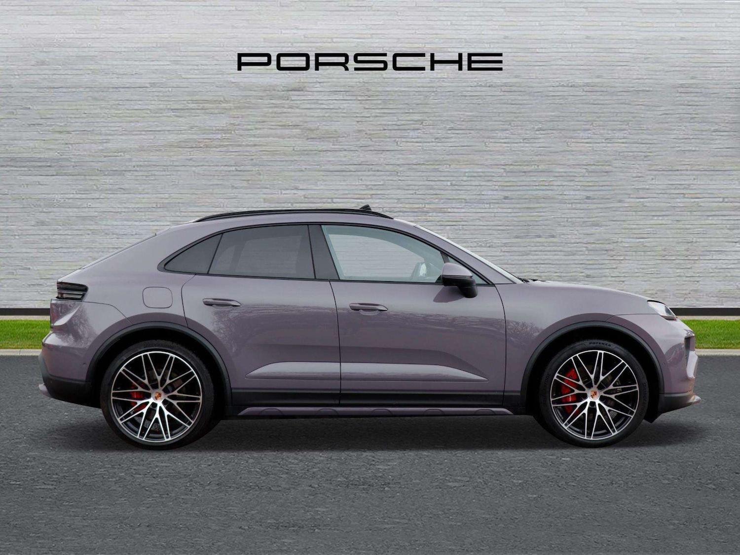 Used Porsche Macan 2025 for sale - 77308361: Photo 2