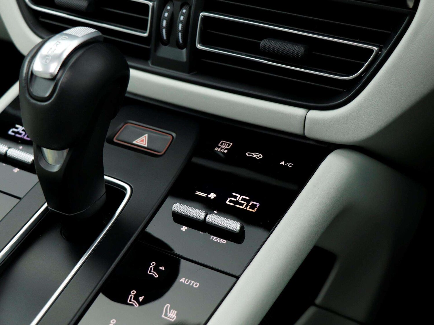 Used Porsche Macan 2023 for sale - 77686660: Photo 17