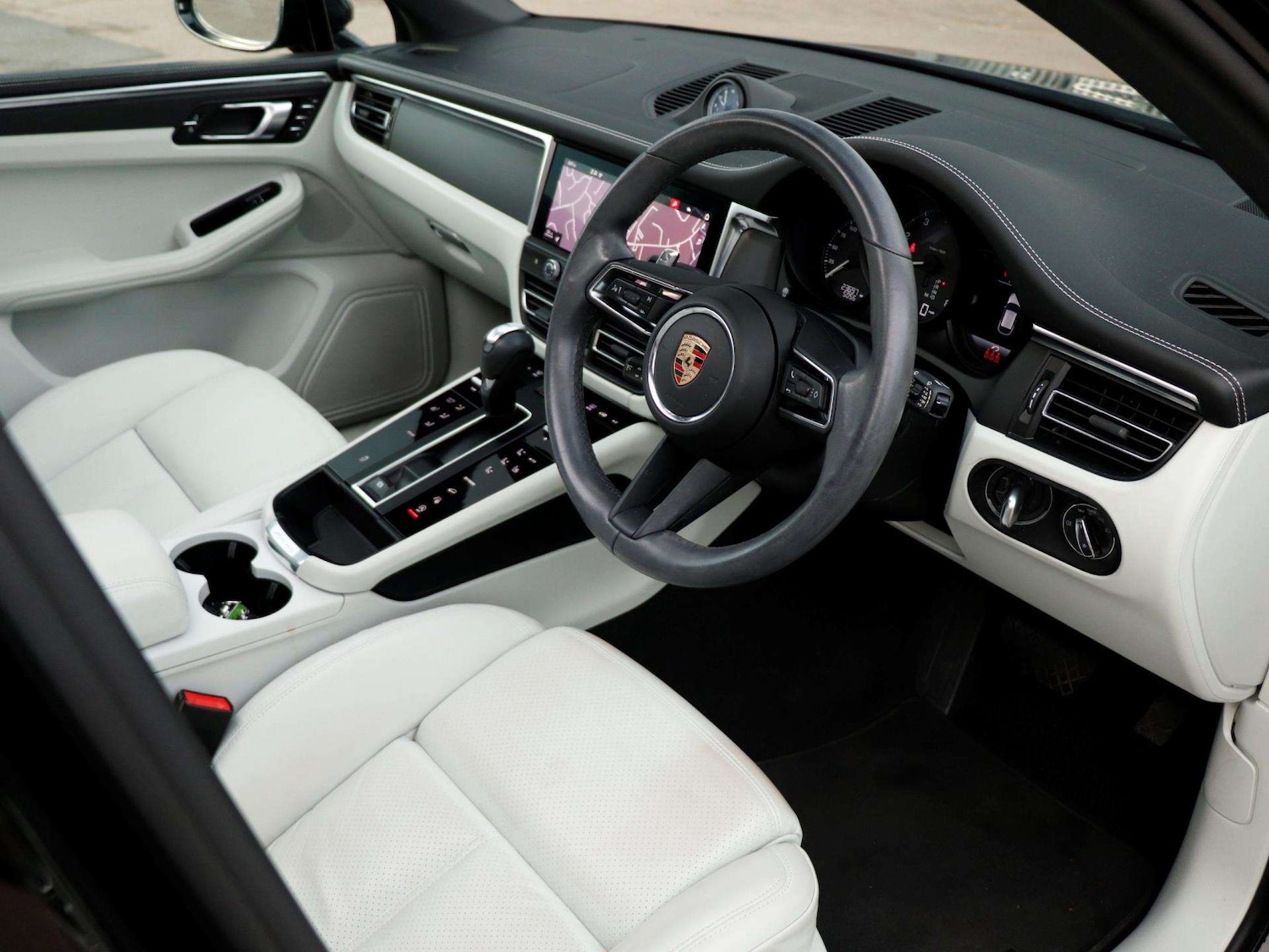 Used Porsche Macan 2023 for sale - 76967720: Photo 11