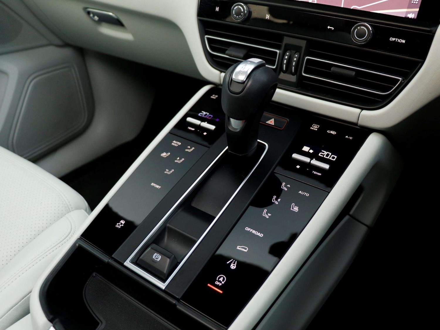 Used Porsche Macan 2023 for sale - 76967720: Photo 17