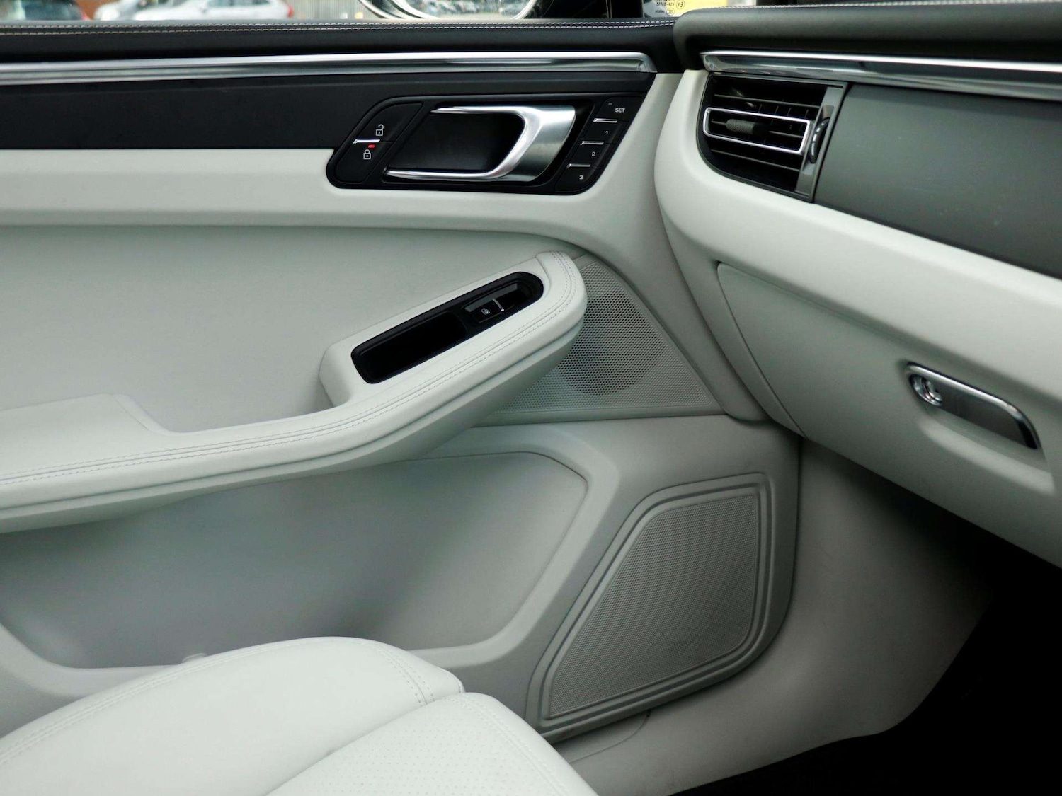 Used Porsche Macan 2023 for sale - 76967720: Photo 22